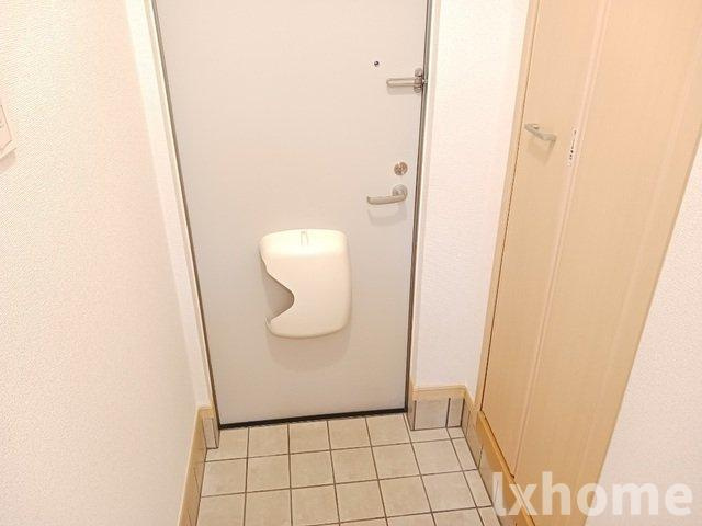 プレジェーネ　一津屋の玄関