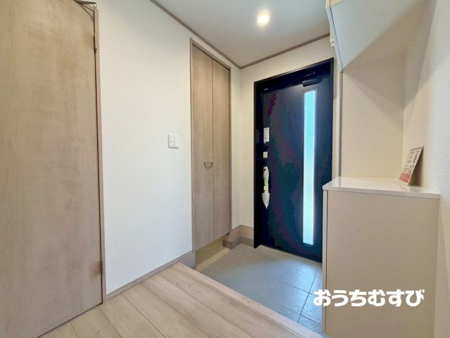 名東区香流8期(全3棟)の玄関