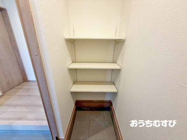 名東区香流8期(全3棟)の玄関