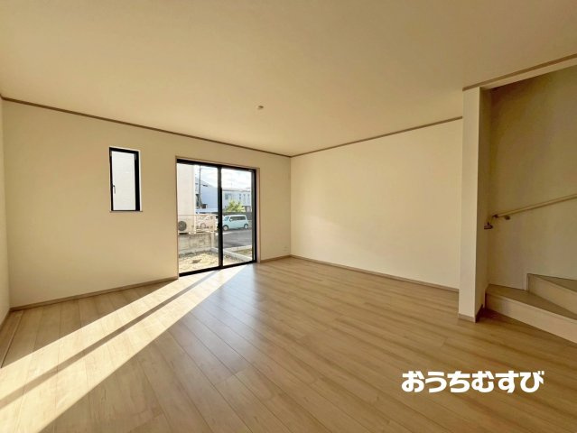 名東区香流8期(全3棟)の居間・リビング