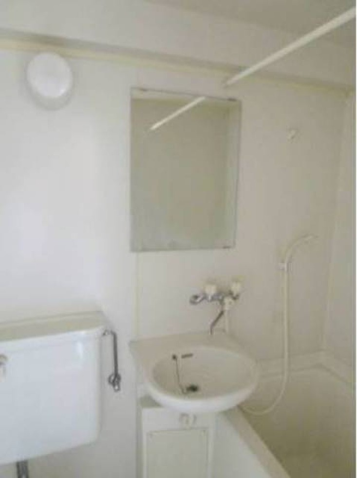 コーポラスVB【キャッシュバック対象物件】の洗面所|明るい洗面所です