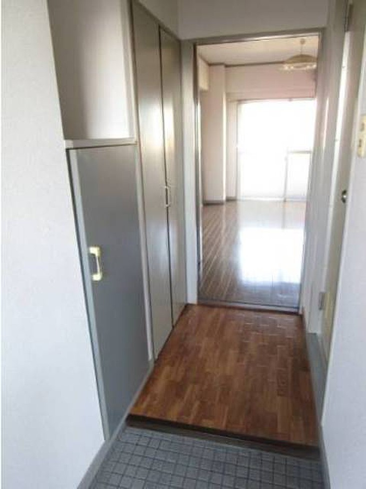 コーポラスVB【キャッシュバック対象物件】のセキュリティ|収納もある玄関です