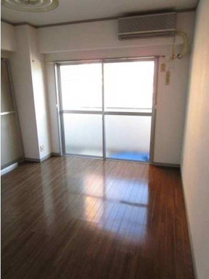 コーポラスVB【キャッシュバック対象物件】の居間・リビング|コンパクトで使いやすい洋室です