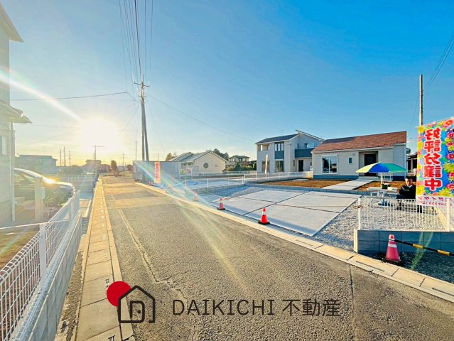 【前面道路含む現地写真】 | 鴻巣市屈巣第4　Livele Garden.S　新築戸建　全8棟　2号棟
