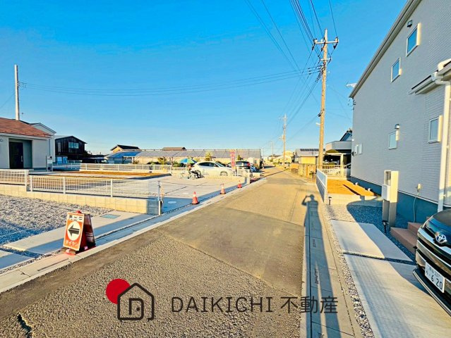 【前面道路含む現地写真】 | 鴻巣市屈巣第4　Livele Garden.S　新築戸建　全8棟　2号棟