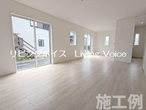 【居間・リビング】 | 【仲介手数料０円】座間市四ツ谷第8　新築一戸建て | 座間市四ツ谷第8　新築一戸建て