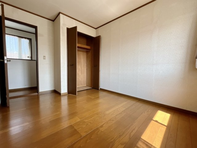 【中古戸建】佐波郡玉村町大字下之宮の洋室|■2階洋室｜2階各居室には収納をご用意しています♪常にお部屋を綺麗に保てます！小さなお子様も自然とお片付けができるようになるのでうれしいですよね！