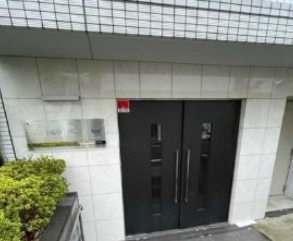 ディアレイシャス池尻大橋　ネット無料　家具付き　家電付きのエントランス