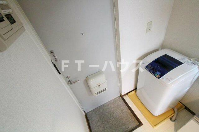 メゾン実籾の玄関