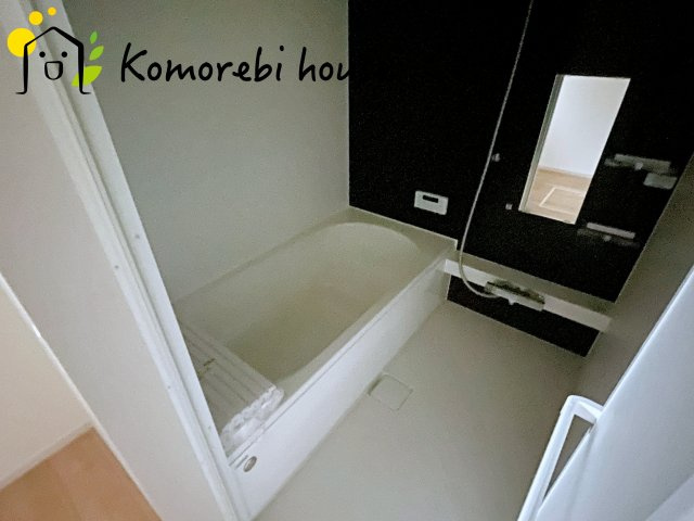 KIS上尾市上　10期　新築一戸建て　ケイアイグレース　01の浴室|浴室乾燥機付きで、天気が悪い日も洗濯に困らない便利な仕様。カビの発生を抑えられるため、浴室のお手入れもぐっとラクになります。															