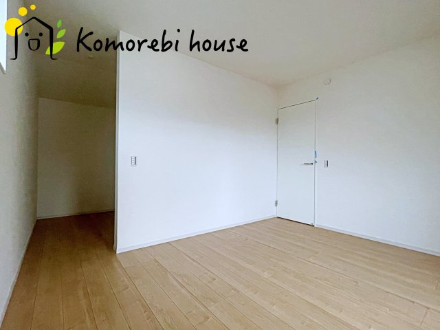 KIS上尾市上　10期　新築一戸建て　ケイアイグレース　01の寝室|収納力のウォークインクローゼット付きで、洋服や小物を一箇所に集約。暮らしの動線が整い、片付けがラクになります。															