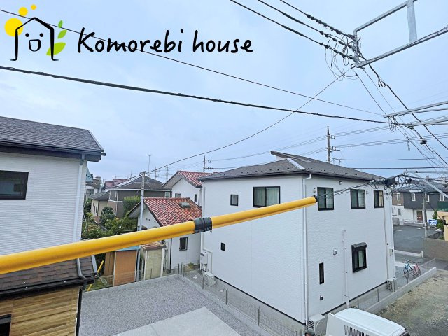 KIS上尾市上　10期　新築一戸建て　ケイアイグレース　01の展望|住宅街ならではの落ち着いた雰囲気と、しっかり確保された明るさが魅力の眺望です。						