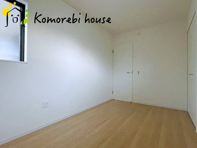 KIS上尾市上　10期　新築一戸建て　ケイアイグレース　01の洋室|最近の新築住宅は窓まわりの性能が大きく進化しています。複層ガラスに、樹脂とアルミを組み合わせた断熱性の高いハイブリッドサッシを採用。															