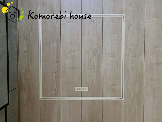 KIS上尾市上　10期　新築一戸建て　ケイアイグレース　01の収納|調味料やストック食材、非常用品までまとめてしまえる床下収納。キッチン周りがすっきり片付き、必要な時にさっと取り出せる“賢い収納スペース”として毎日の家事を支えます。															