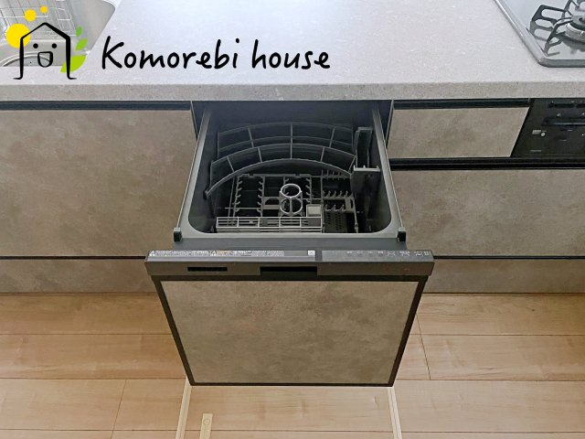 KIS上尾市上　10期　新築一戸建て　ケイアイグレース　01のキッチン|子どもをお風呂に入れてる間に、食器類は自動でキレイ。家事の同時進行で夜がスムーズに流れる。			