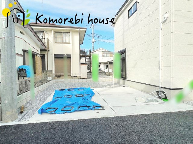 KIS上尾市上　10期　新築一戸建て　ケイアイグレース　01の駐車場|並列2台駐車が可能なゆとりあるスペース。来客時や将来車が増えても安心の使い勝手です。															