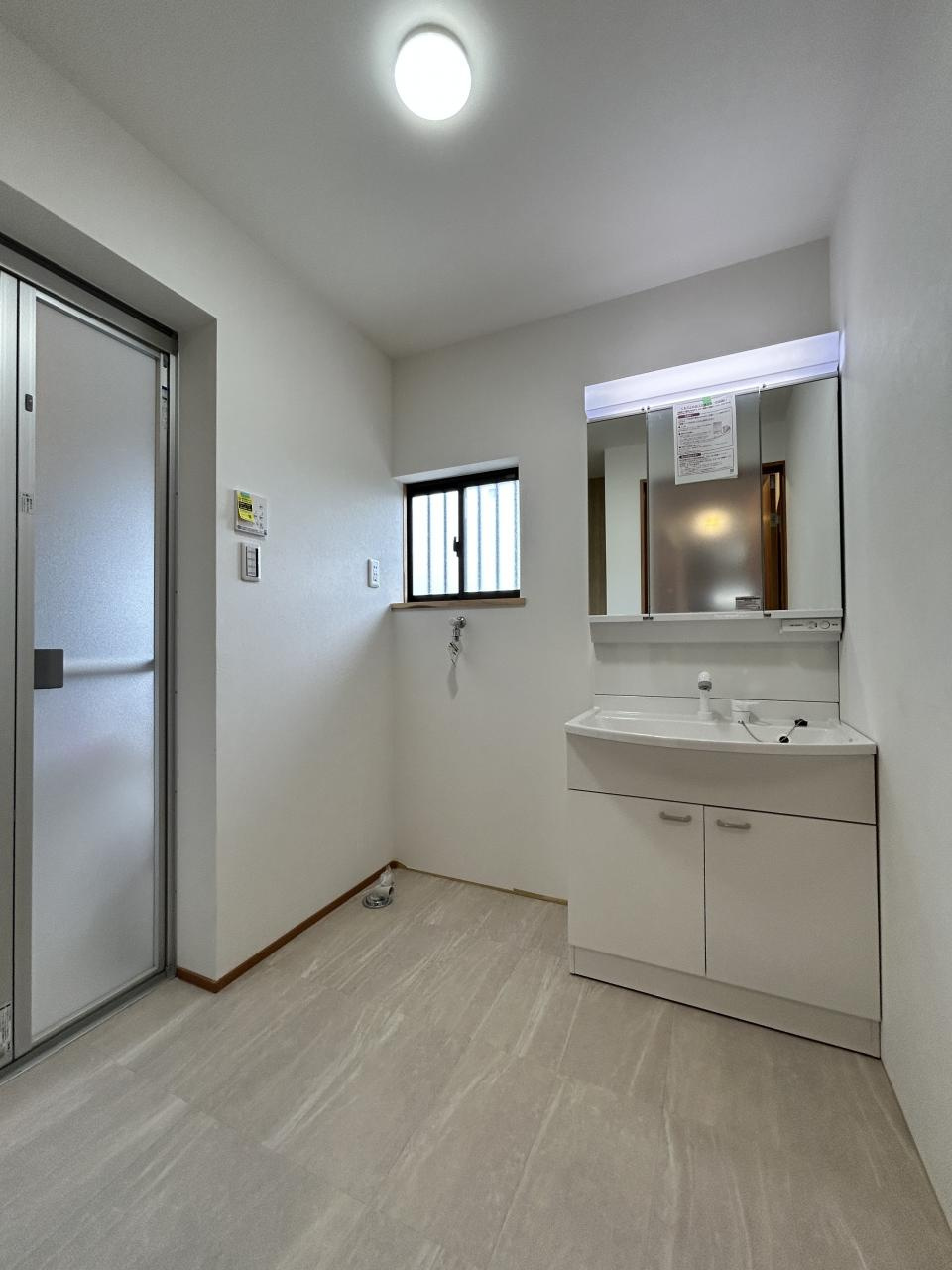 川之江町　中古戸建の独立洗面台