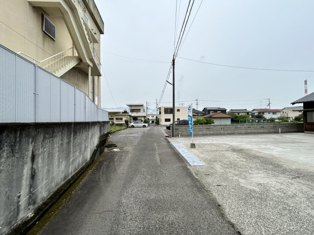 川之江町　中古戸建の前面道路含む現地写真