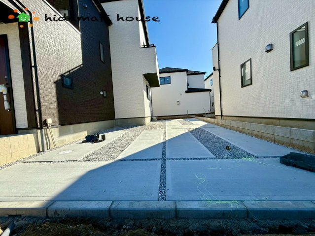 川島町伊草2期　新築戸建　グラファーレ04の駐車場