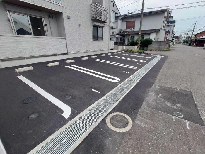 D-ROOM北田辺丁の駐車場