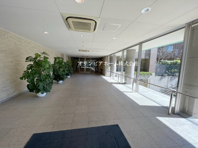 ニューライズシティ東京ベイハイライズ　専用庭付のエントランス