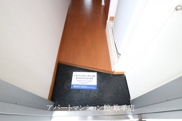 レオパレスソフィア中原の玄関
