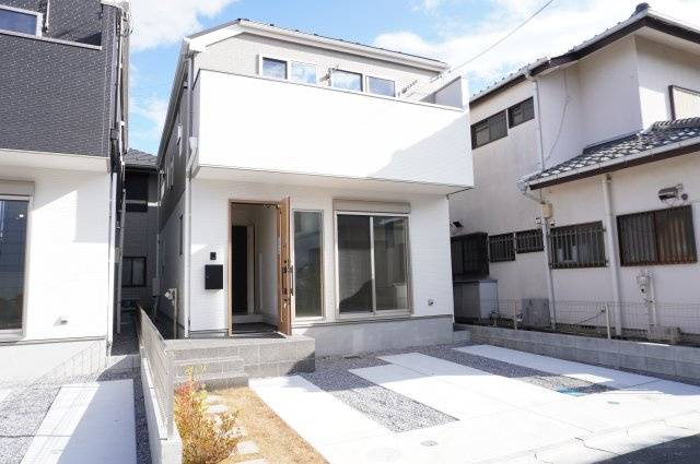 越谷市大字上間久里 新築分譲住宅 全2棟 2号棟の外観