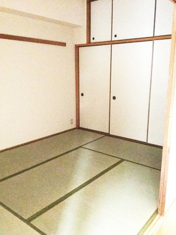 コーシャハイツ諸口の和室
