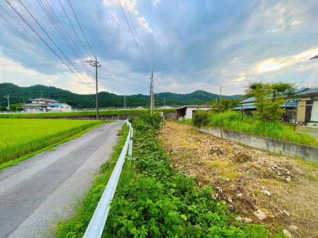 400㎡超　佐野市仙波町古家付き宅地の前面道路含む現地写真