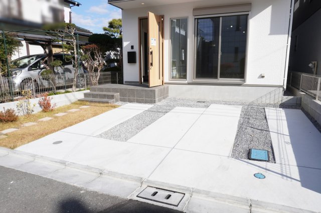 越谷市大字上間久里 新築分譲住宅 全2棟 1号棟の駐車場