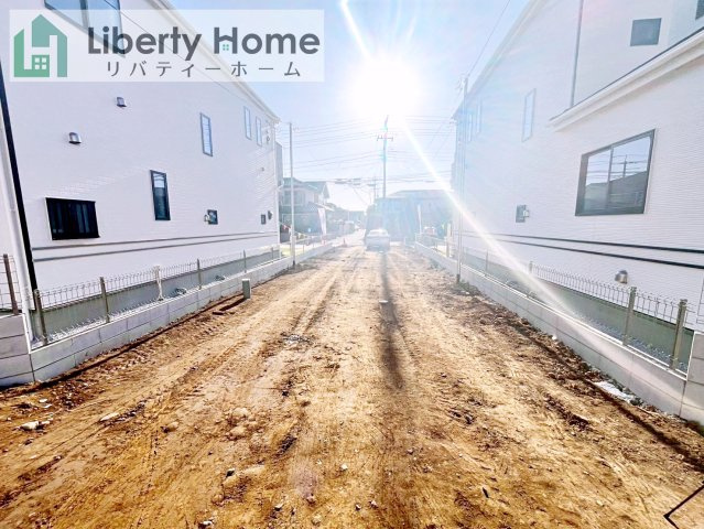 土浦市右籾　新築戸建　A号棟の前面道路含む現地写真