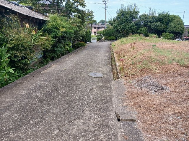 宇土市栗崎町の売地の前面道路含む現地写真|西側