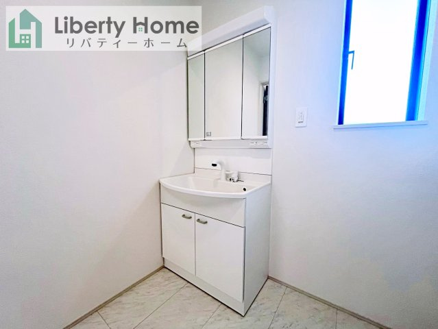 土浦市右籾　新築戸建　C号棟の独立洗面台