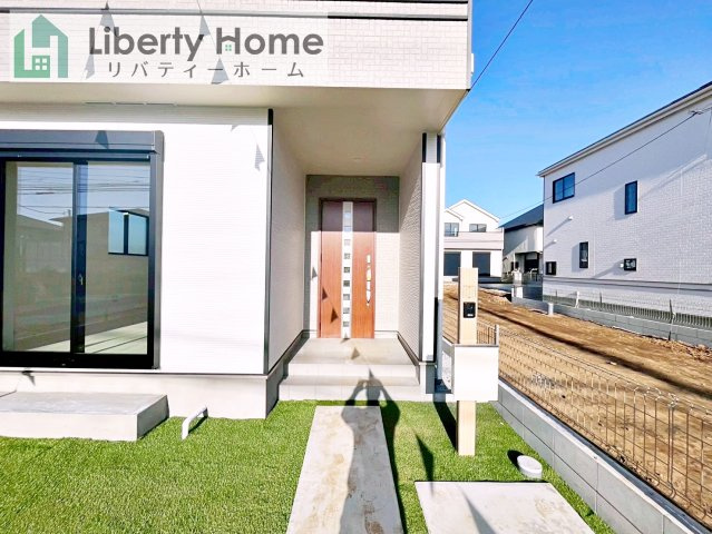 土浦市右籾　新築戸建　C号棟のエントランス