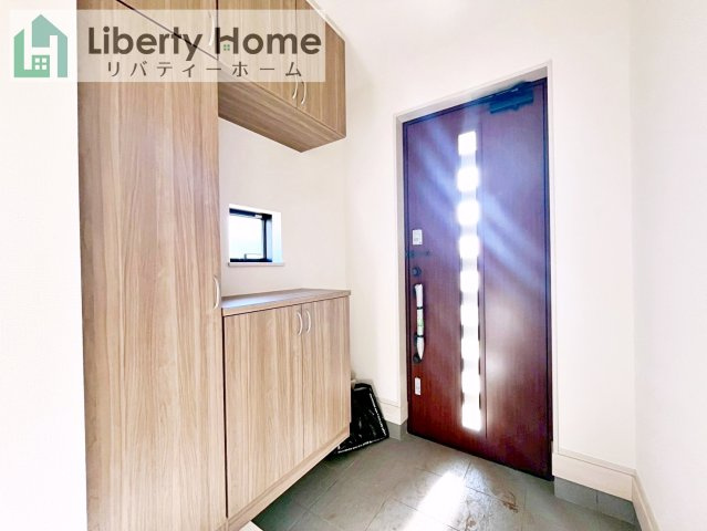 土浦市右籾　新築戸建　C号棟の玄関