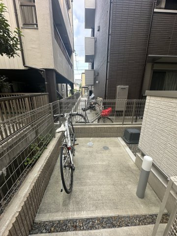 フィオーレの駐車場