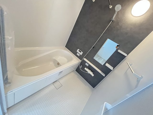 【浴室】 | 福岡市西区愛宕3丁目4期　1号棟（全2棟）【仲介手数料無料・0円】 | 現地写真。浴室です。