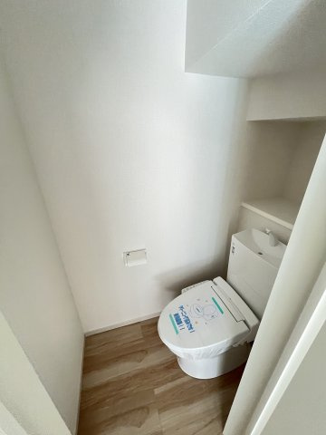 【トイレ】 | 福岡市西区愛宕3丁目4期　1号棟（全2棟）【仲介手数料無料・0円】 | 現地写真。