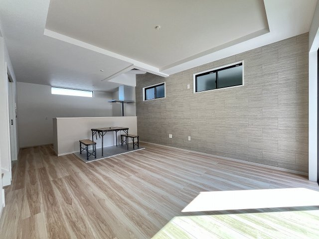 【居間・リビング】 | 福岡市西区愛宕3丁目4期　1号棟（全2棟）【仲介手数料無料・0円】 | 現地写真。