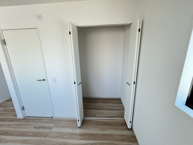 【収納】 | 福岡市西区愛宕3丁目4期　1号棟（全2棟）【仲介手数料無料・0円】 | 現地写真。