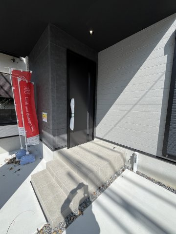 【玄関】 | 福岡市西区愛宕3丁目4期　1号棟（全2棟）【仲介手数料無料・0円】 | 現地写真。