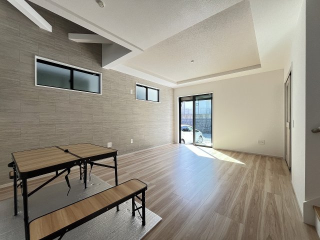 【居間・リビング】 | 福岡市西区愛宕3丁目4期　1号棟（全2棟）【仲介手数料無料・0円】 | 現地写真。