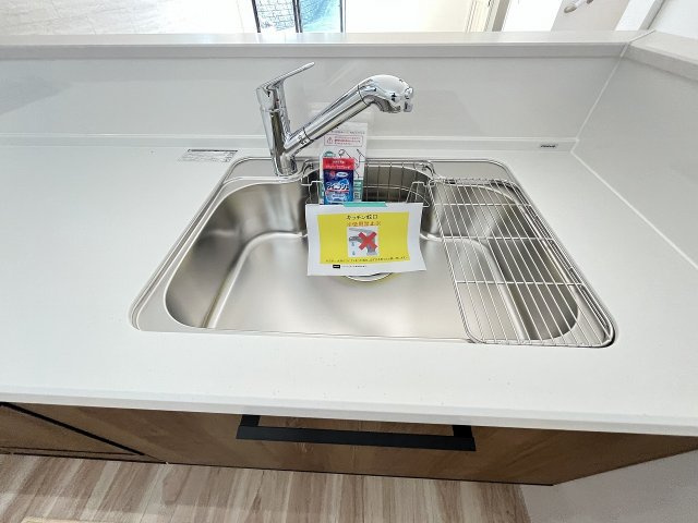 【キッチン】 | 福岡市西区愛宕3丁目4期　1号棟（全2棟）【仲介手数料無料・0円】 | 現地写真。