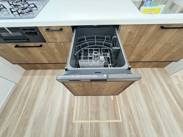 【キッチン】 | 福岡市西区愛宕3丁目4期　1号棟（全2棟）【仲介手数料無料・0円】 | 現地写真。