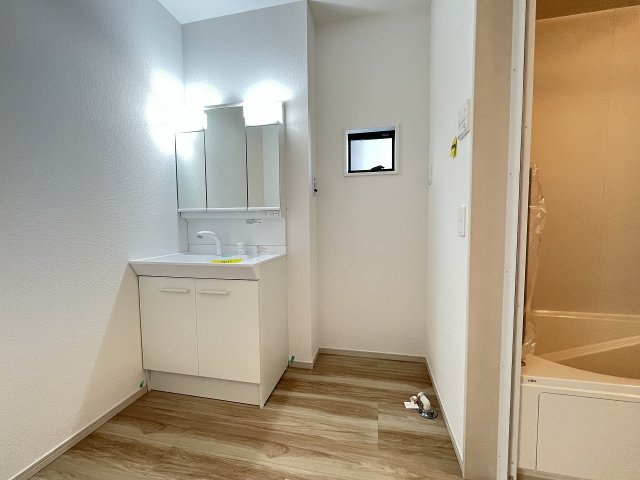 【洗面所】 | 福岡市西区愛宕3丁目4期　1号棟（全2棟）【仲介手数料無料・0円】 | 現地写真。