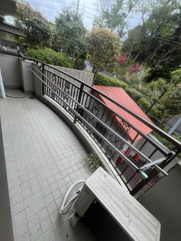 ニューステージ川奈のバルコニー|リビングベランダ