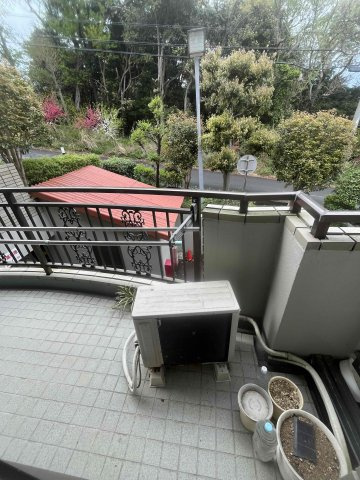 ニューステージ川奈のバルコニー|リビングベランダ