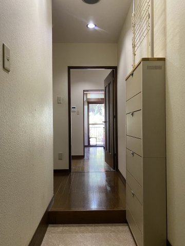 ニューステージ川奈の玄関