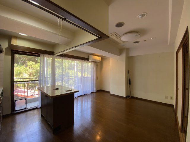 ニューステージ川奈の居間・リビング