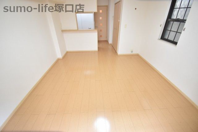 グリーンリーフ東園田の居間・リビング